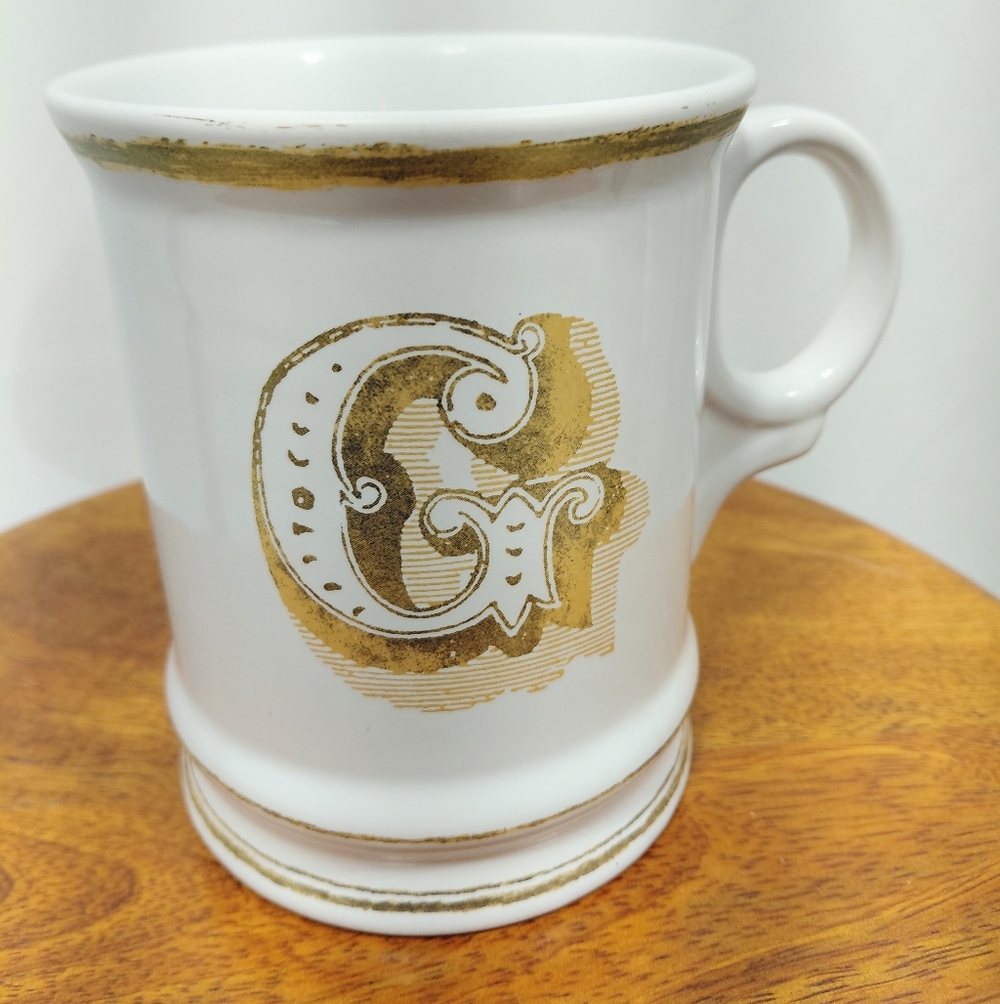 Williams Sonoma Gold Trim 16oz G Monogram Mug